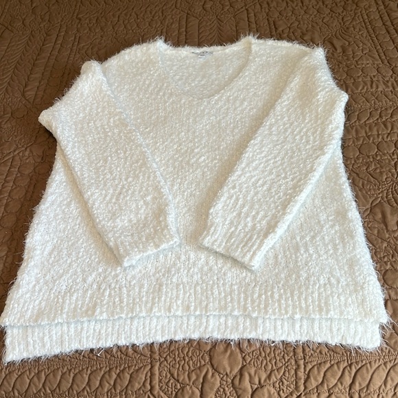 Beautiful Tribal Ivory Sweater - Picture 1 of 11
